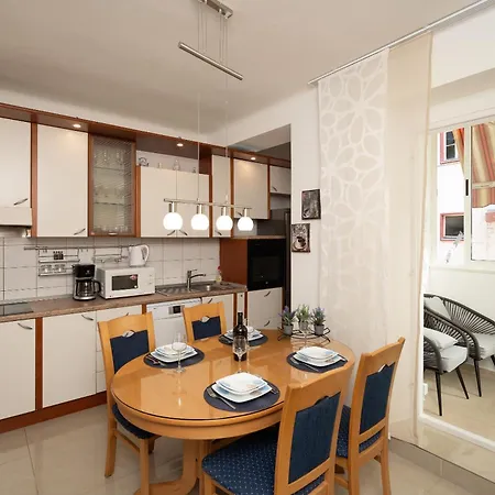 Nena Apartman *